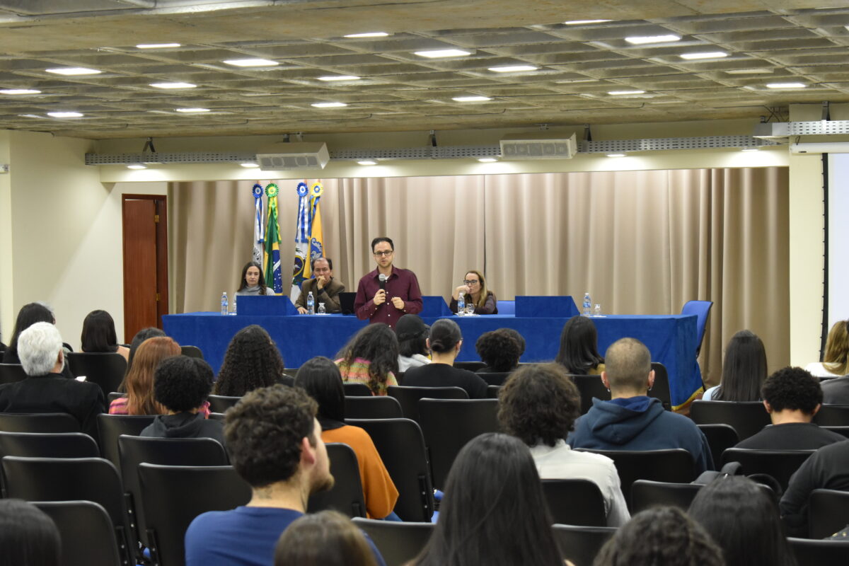 UCP debate impacto das mídias sociais na saúde mental e relação com transtornos alimentares